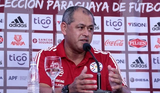 Inminente salida de Arce de la Albirroja