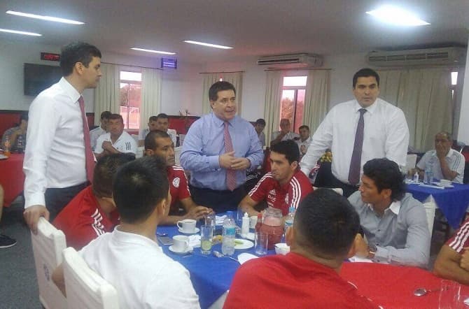 Peña es la “primera dama”, dice senadora