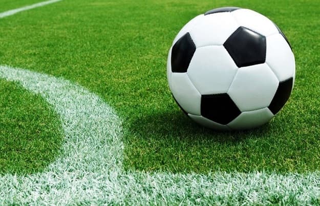 Hombre murió jugando fútbol