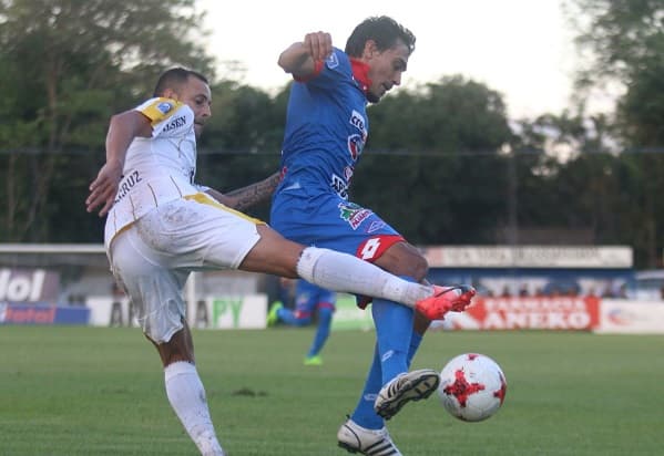 Agónica victoria le da vida al Aborigen