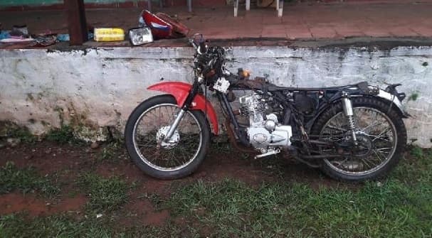 Mujer muere en choque entre motocicleta y camioneta