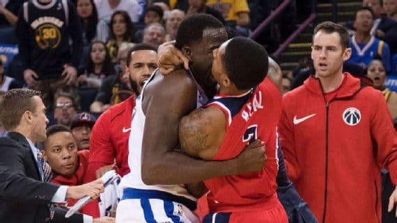 Lucha de titanes: Llamativa pelea en la NBA