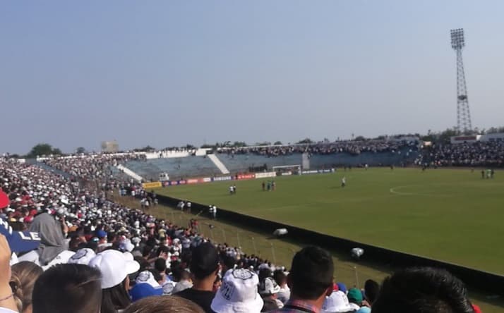 Bochorno: Partido se suspende por pelea entre olimpistas