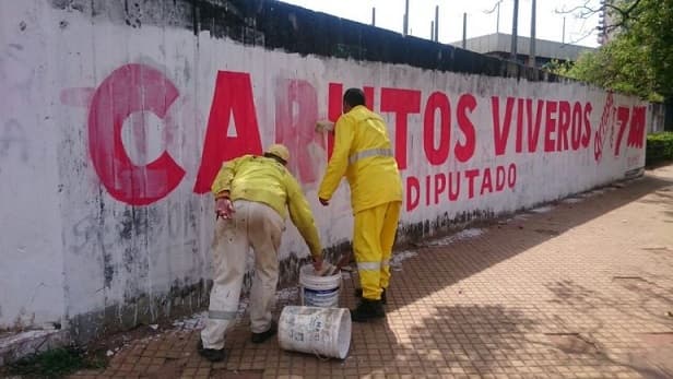 Retiran propaganda que destruyó obra de arte