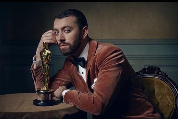 Sam Smith, a los besos con actor