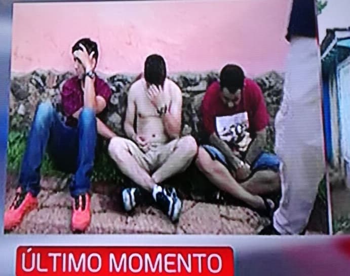 Allanan domicilio y aprehenden a sospechosos