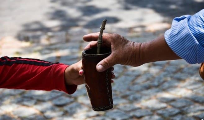 Cuestionan cobro de dinero para participar en ronda de tereré