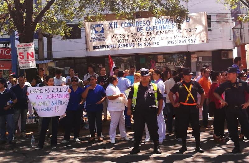 Funcionarios de Clínicas habilitan tránsito en Mcal. López