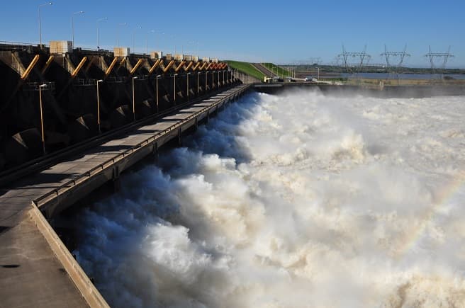 Investigan a funcionario por 320 días de reposo en Yacyretá