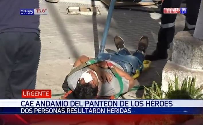 Obreros sufren heridas al caer de andamio