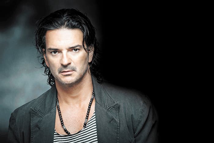 Gesto de amor de Arjona sorprende a fan con cáncer