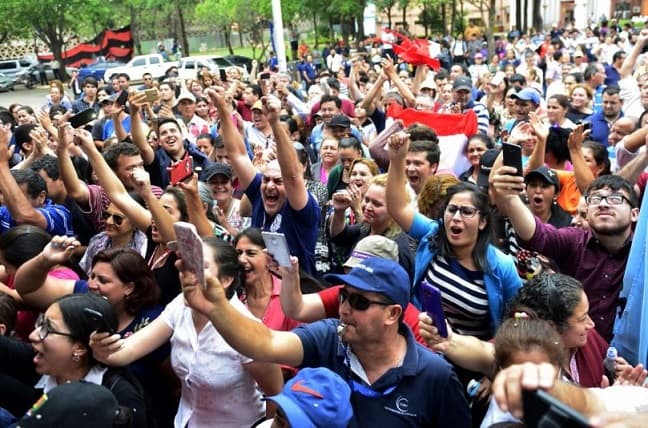 Funcionarios de la UNA cierran Mcal. López