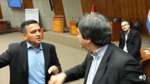 Fuerte cruce entre Petta y Filizzola