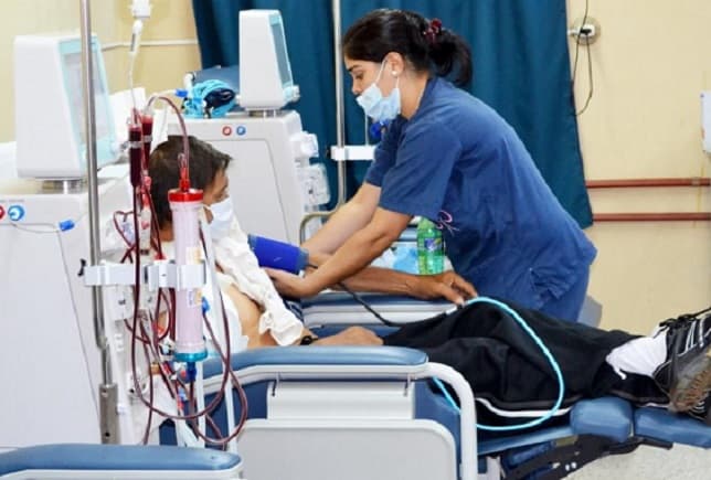 Millonario contrato para empresa que contagió a pacientes con Hepatitis C