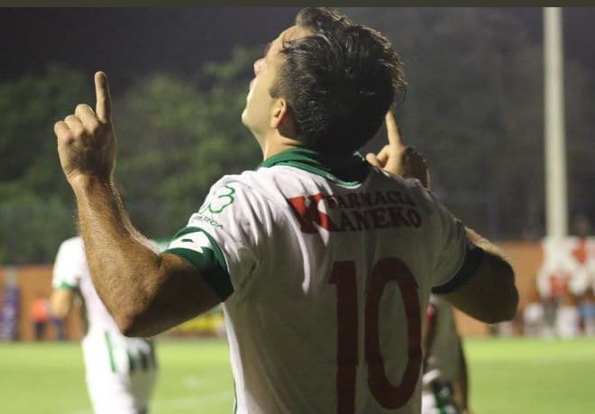 Futbolista acusa a DT de lucrar con transferencias