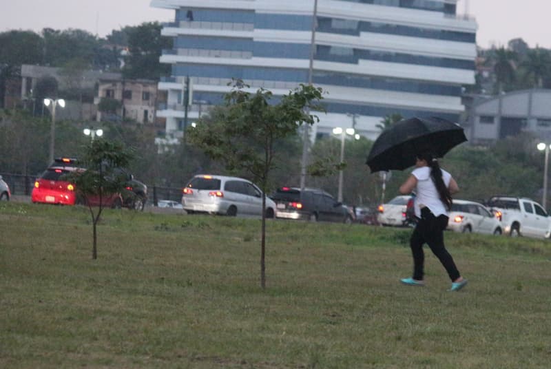 Anuncian jueves lluvioso