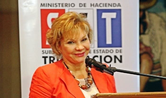 Viceministra se llena los bolsillos con contratos con el Estado