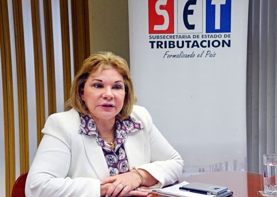 Viceministra atropella reglas y gana mayoría de contratos, asegura Galaverna