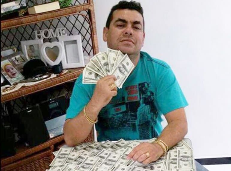 “Millonario del WhatsApp” tenía un arsenal y una fortuna
