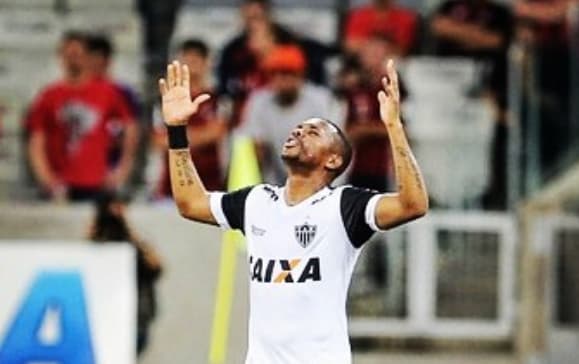 Robinho se declara inocente en Facebook