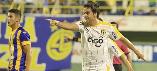 Guaraní gana y sigue dando pelea