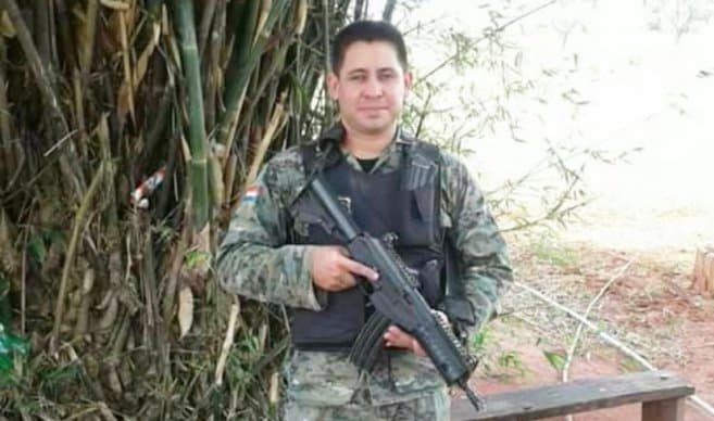 Asesina y arrastra a su camarada al encontrarlo con su pareja