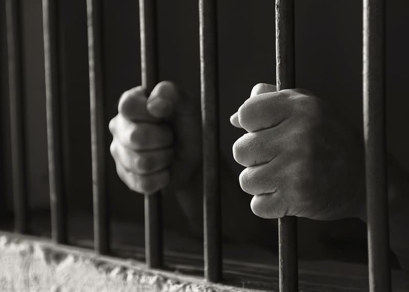 Condenan a 10 años de cárcel a hombre que abusaba de su hermana