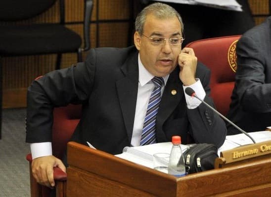 Senadores no suspenden a Oviedo Matto