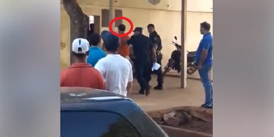 Escrachan a implicado en fatal caída de edificio