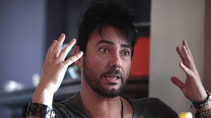 Exlider de La Ley habla de su caída en pleno concierto