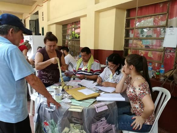 Boca de urna: Ventaja para un candidato se amplía