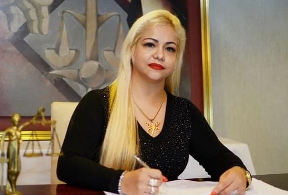 Tenía que “amanecer en el banco” para entregar USD 5.000