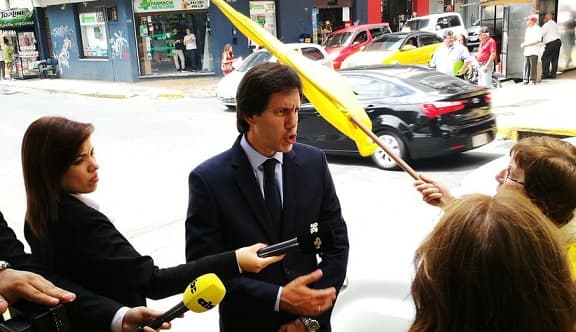 Carmelo Caballero no declara y es escrachado