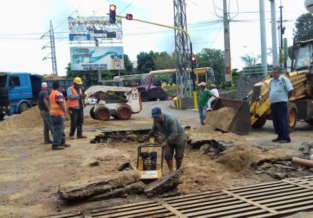 Tapan cráter sobre avenida Santa Teresa