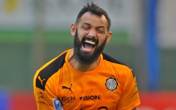 Barreto pide salir de Olimpia