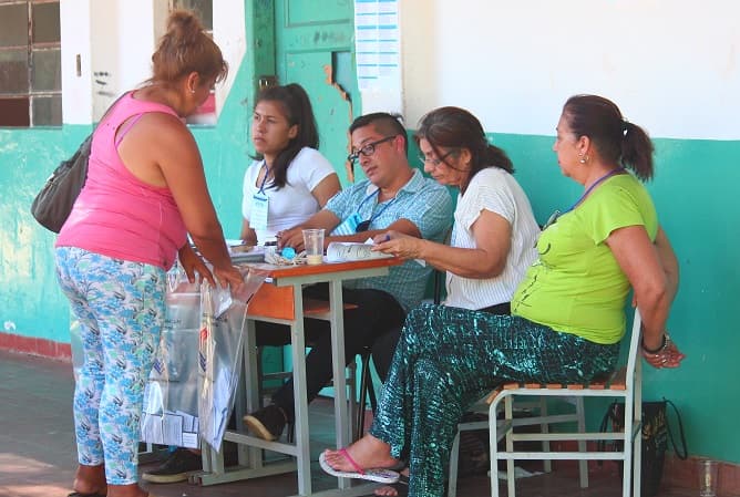 Escasa ventaja de un candidato, según boca de urna