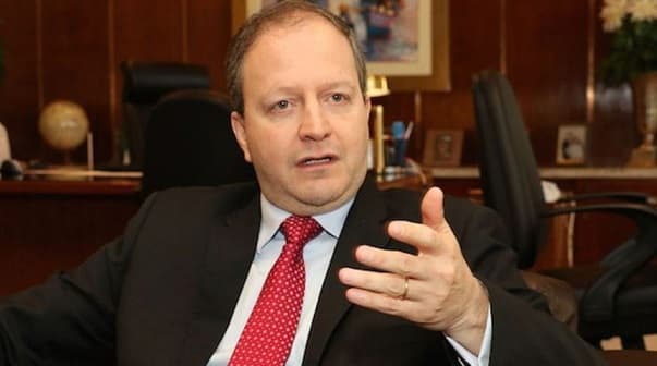 Foto revela que presidente del BCP mintió