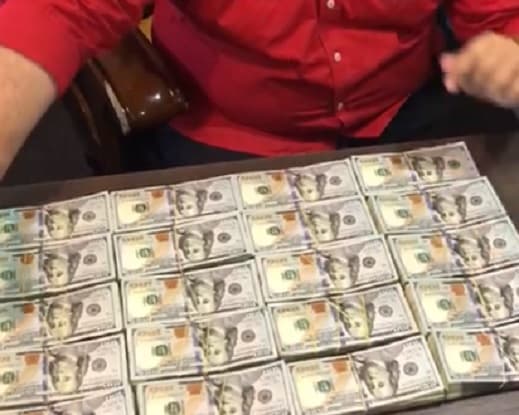 Hijo de Perla de Vázquez busca intimidar con dólares y balas