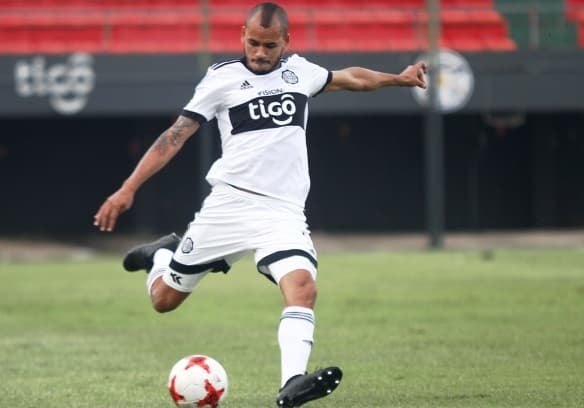 Éxodo en el Decano antes del final del Clausura