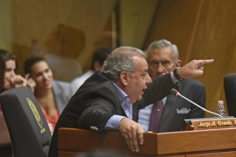 Senador pidió dinero a cambio de "favor" del Jurado, denuncian