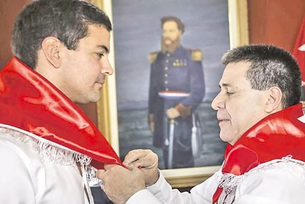 Cartes saluda a Marito, a regañadientes