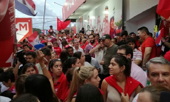 Roban celulares a reporteros durante festejo de Marito