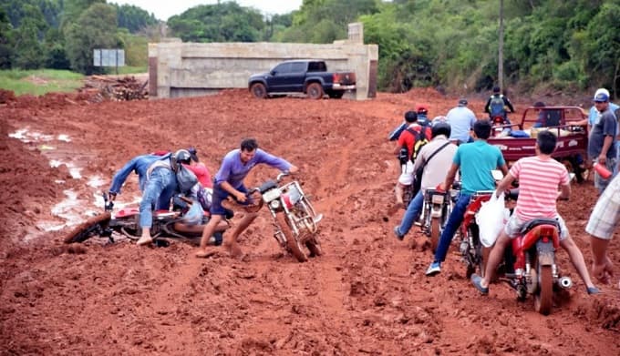 Sanjuaninos sufren por mal estado de caminos