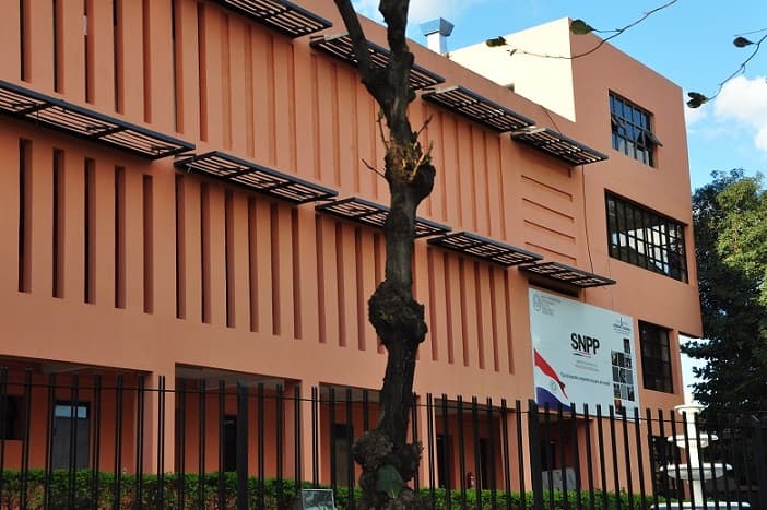 Proveedora de leche se adjudica millonario e inflado contrato de limpieza