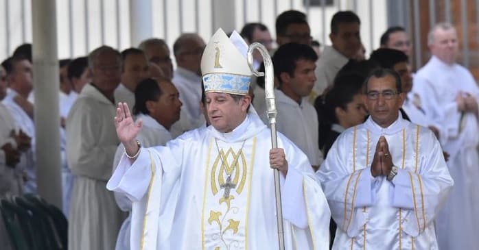 Critican a corruptos y señalan al Gobierno en Caacupé