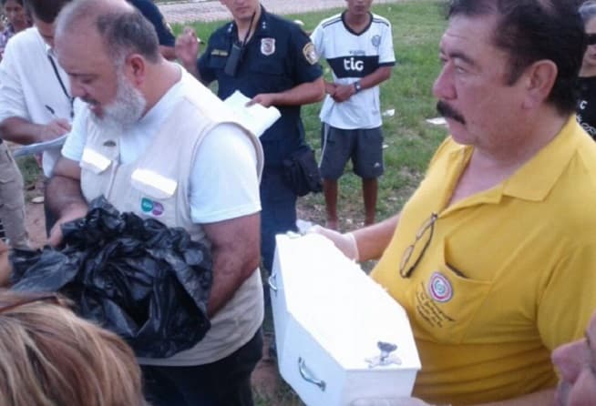 Restos del bebé enterrado en plaza fueron exhumados