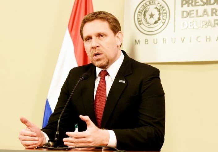 Petropar analiza comprar emblema de combustibles