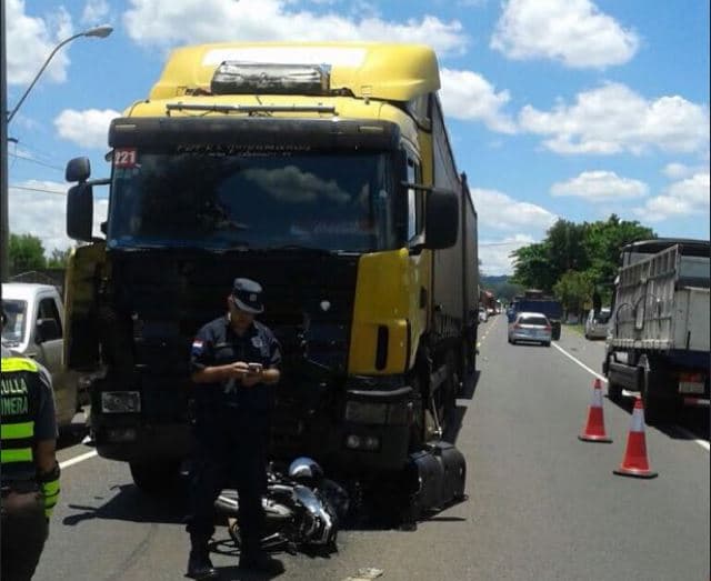 Militar muere arrollado por camión de gran porte