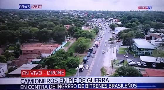 Camioneros se movilizan hacia el centro de la capital