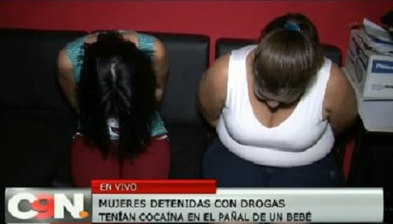 Traficaba droga en el pañal de su bebé